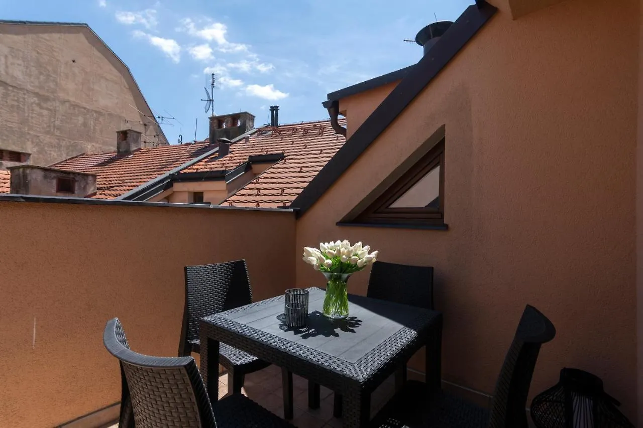 Bohemian Dreams Apartments And Suites By Dwellfort Prague 4*,
