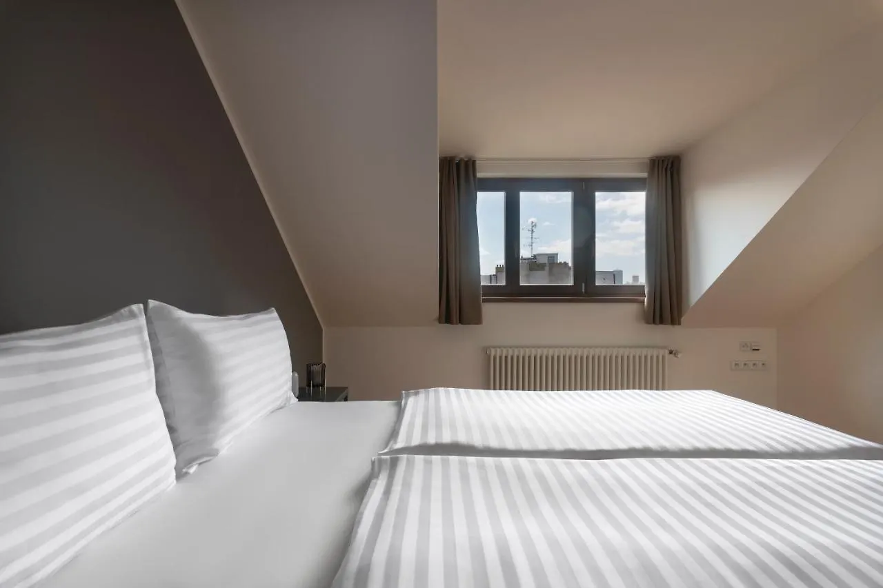 Bohemian Dreams Apartments And Suites By Dwellfort Prague 4*,