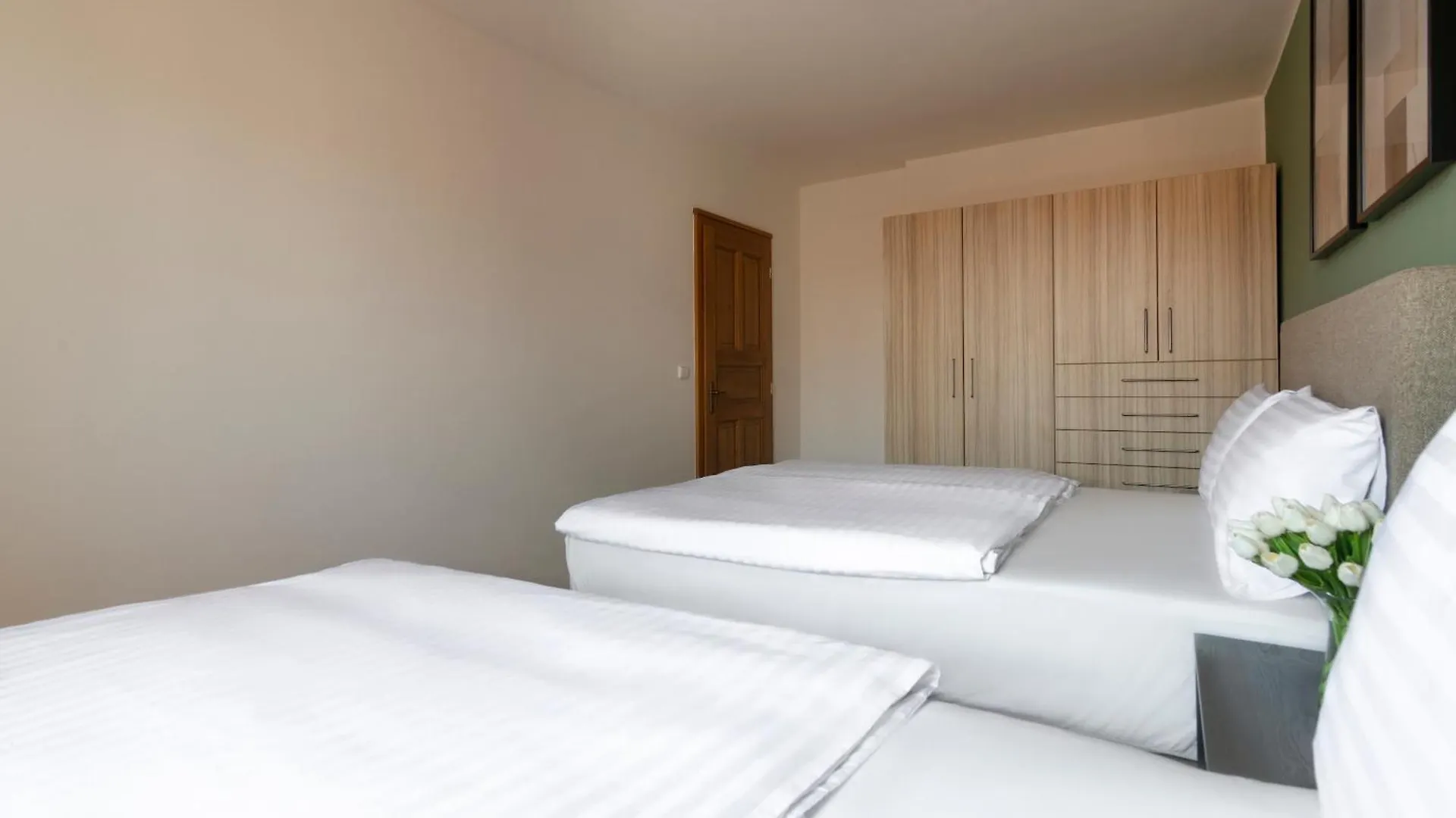 Bohemian Dreams Apartments And Suites By Dwellfort Prague 4*,