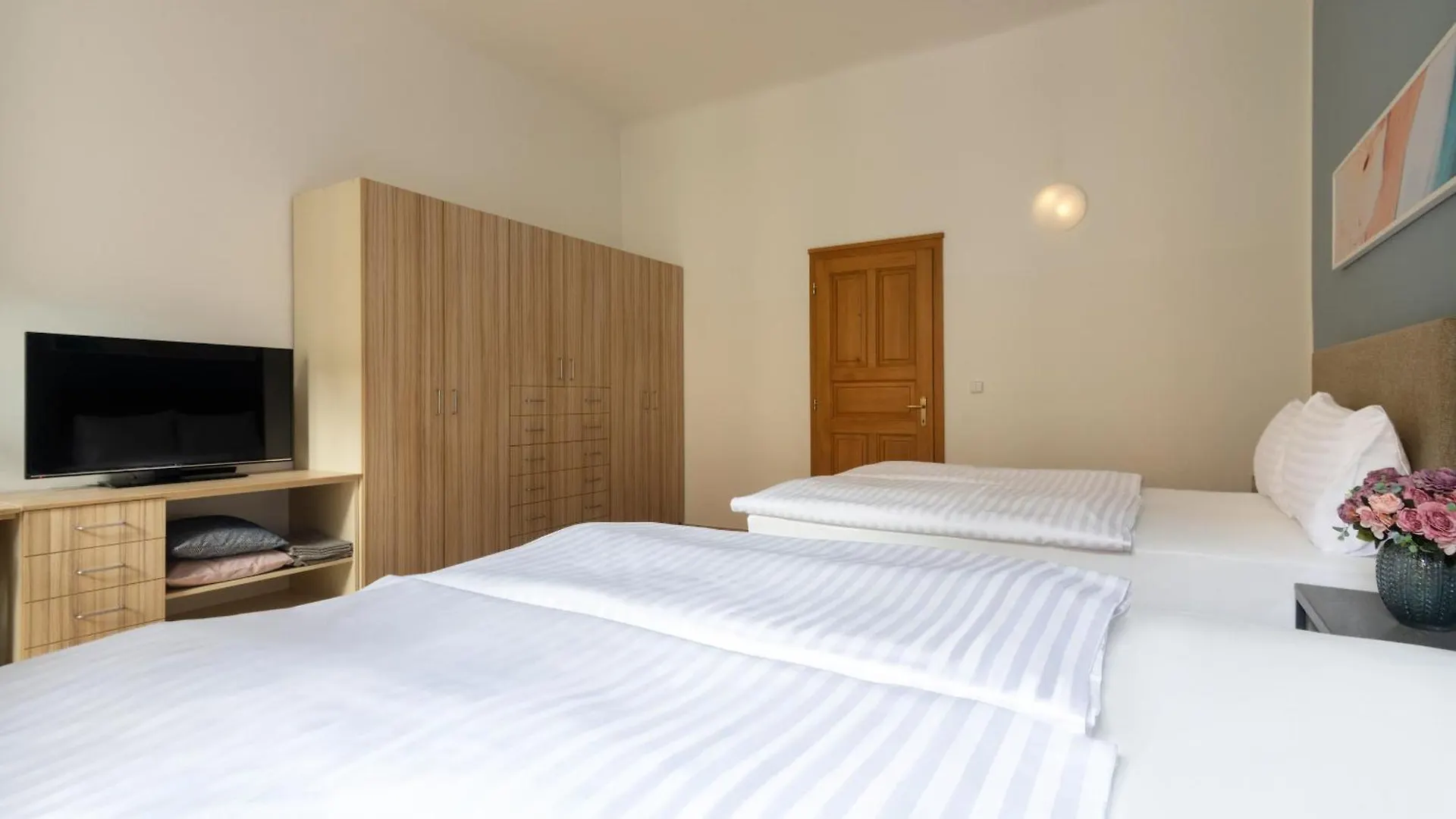 Bohemian Dreams Apartments And Suites By Dwellfort Prague Aparthotel