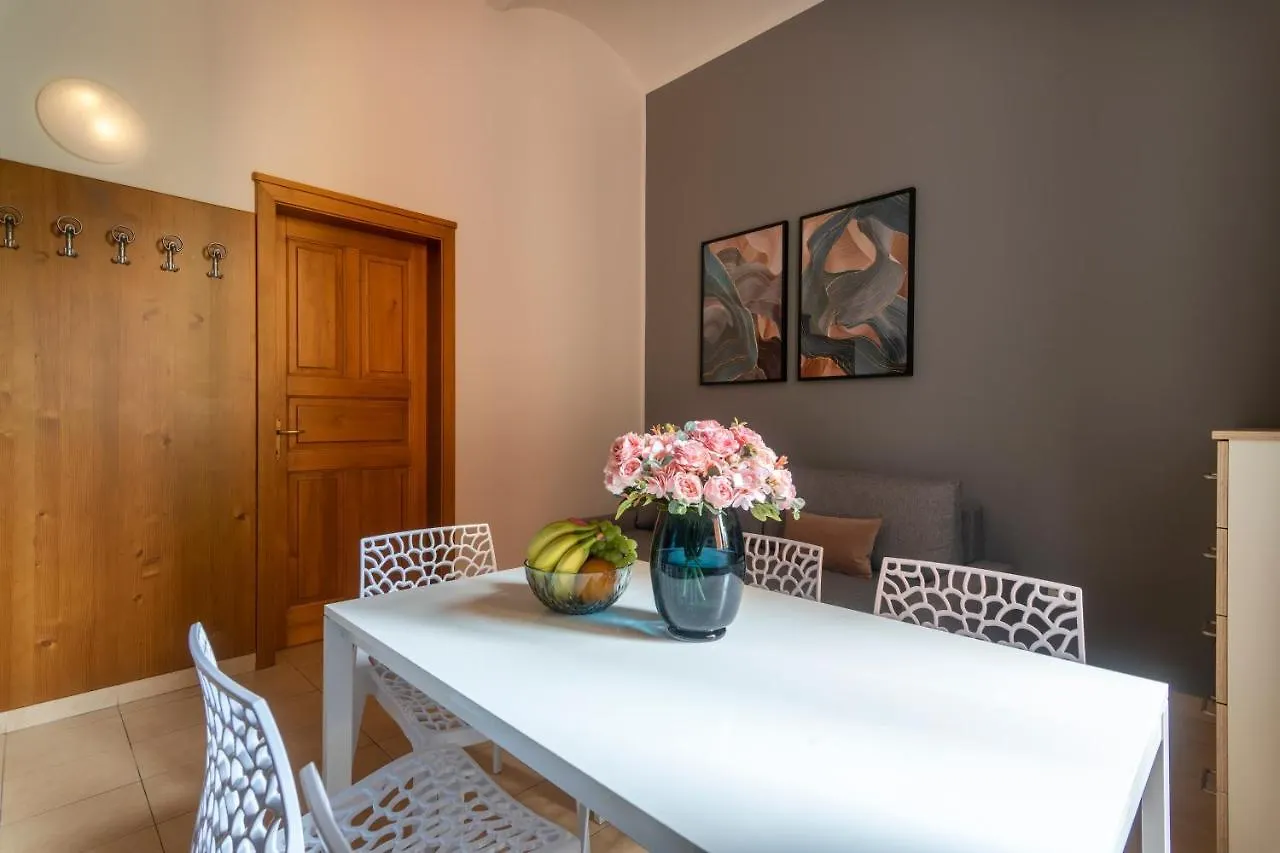 Bohemian Dreams Apartments And Suites By Dwellfort Praga