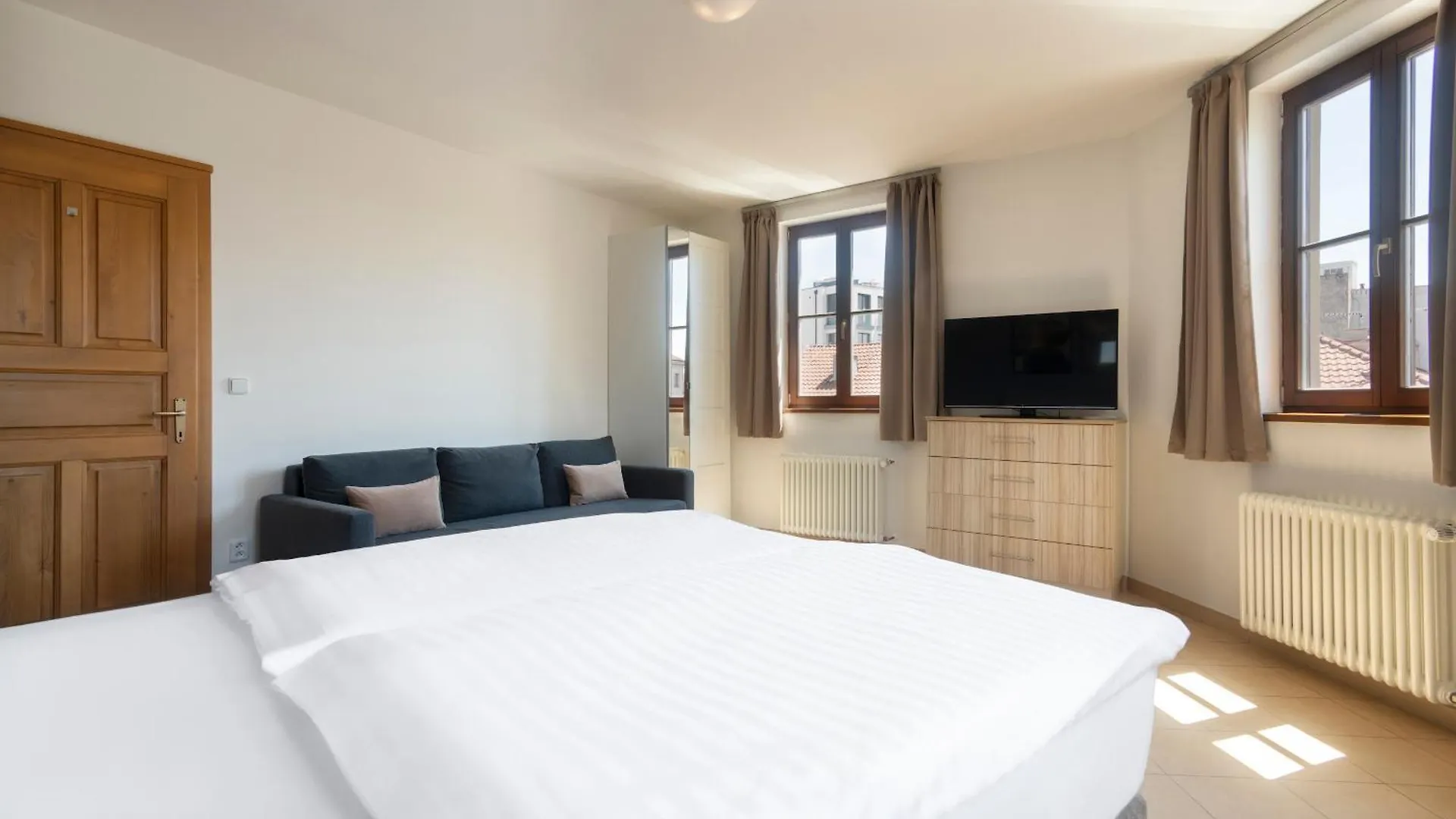 Bohemian Dreams Apartments And Suites By Dwellfort Praga Aparthotel