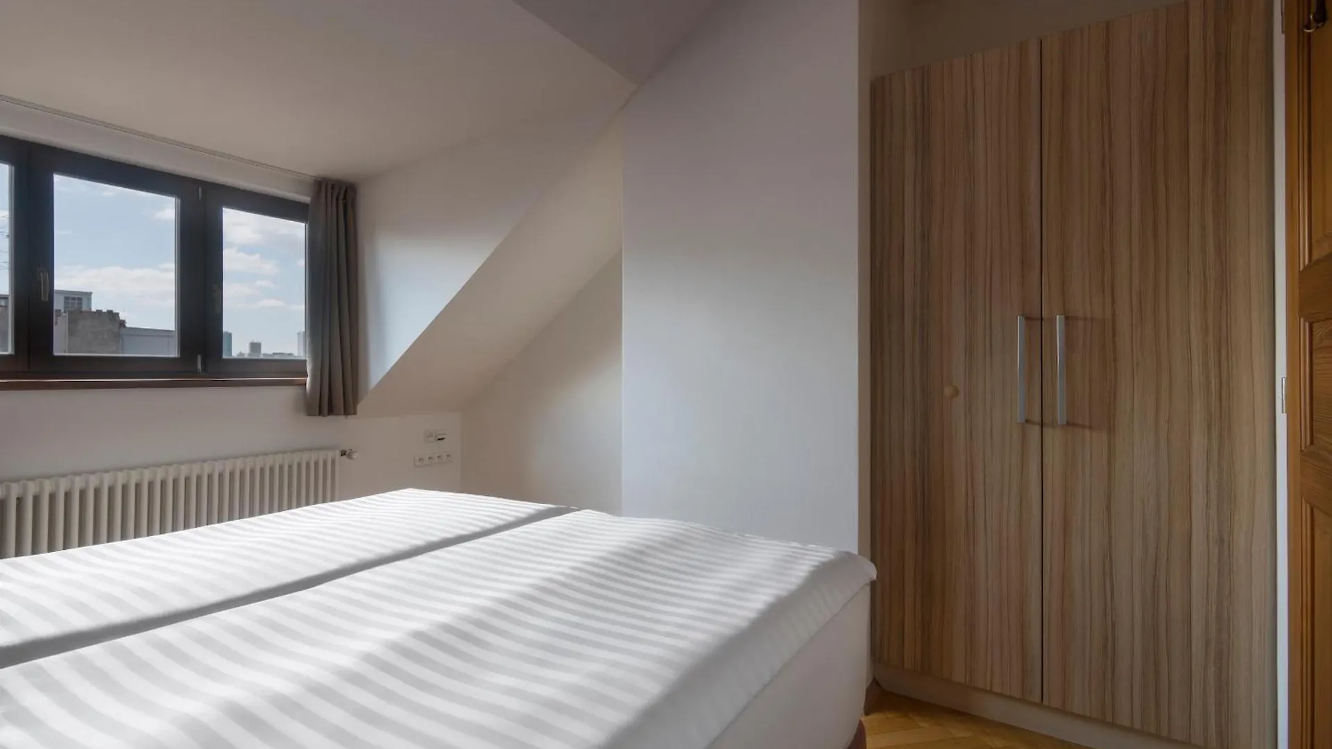 Bohemian Dreams Apartments And Suites By Dwellfort Praga 4*,  Repubblica Ceca