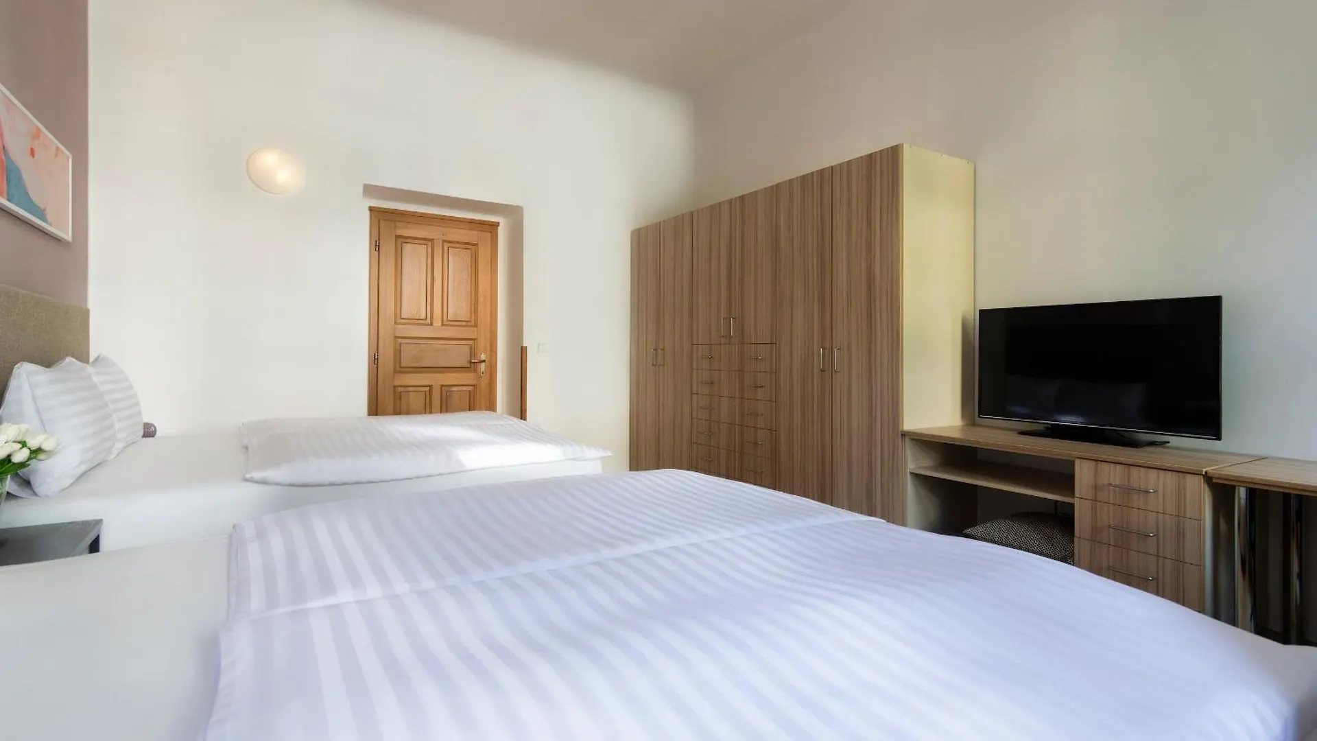 Bohemian Dreams Apartments And Suites By Dwellfort Praga 4*,  Repubblica Ceca