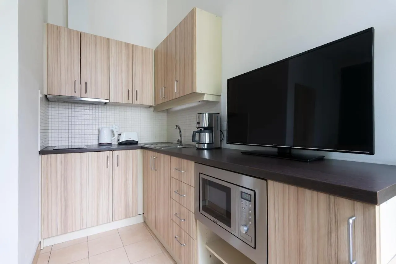 Bohemian Dreams Apartments And Suites By Dwellfort Praga 4*,