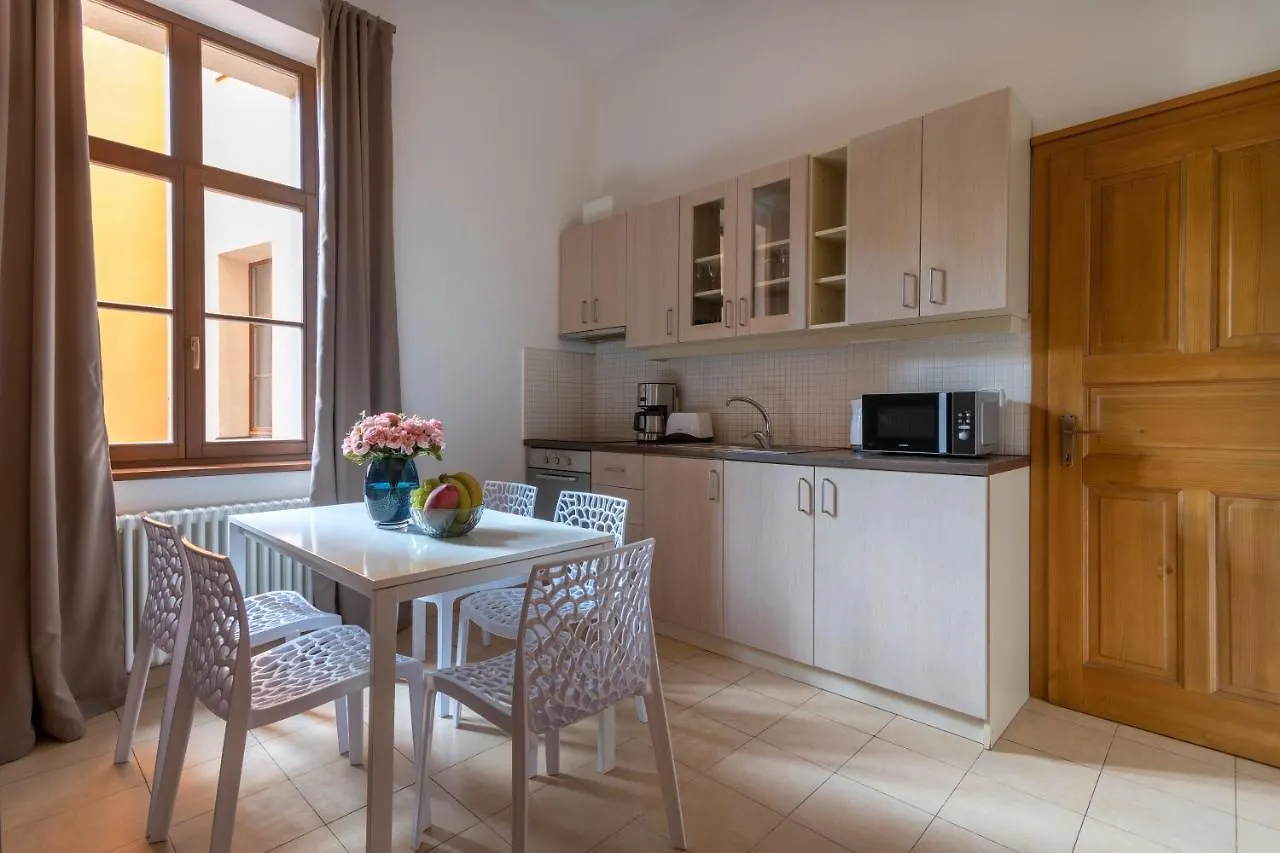 Bohemian Dreams Apartments And Suites By Dwellfort Praga 4*,