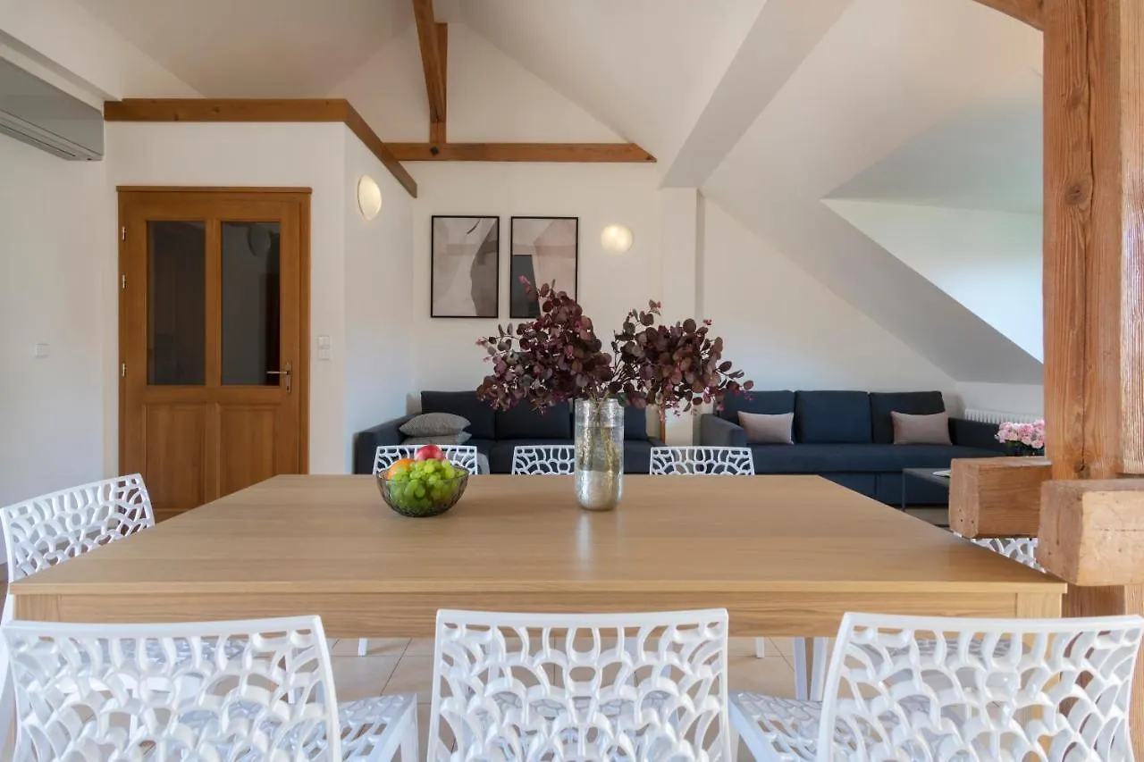 Bohemian Dreams Apartments And Suites By Dwellfort Praga Apartahotel