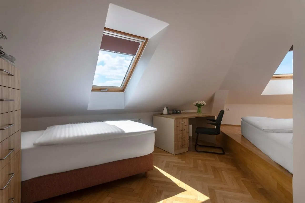 Apartahotel Bohemian Dreams Apartments And Suites By Dwellfort Praga