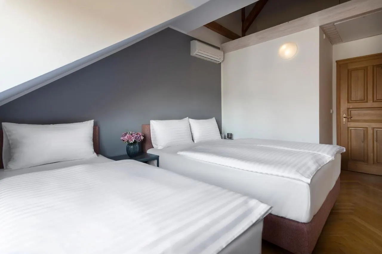 Bohemian Dreams Apartments And Suites By Dwellfort Praga
