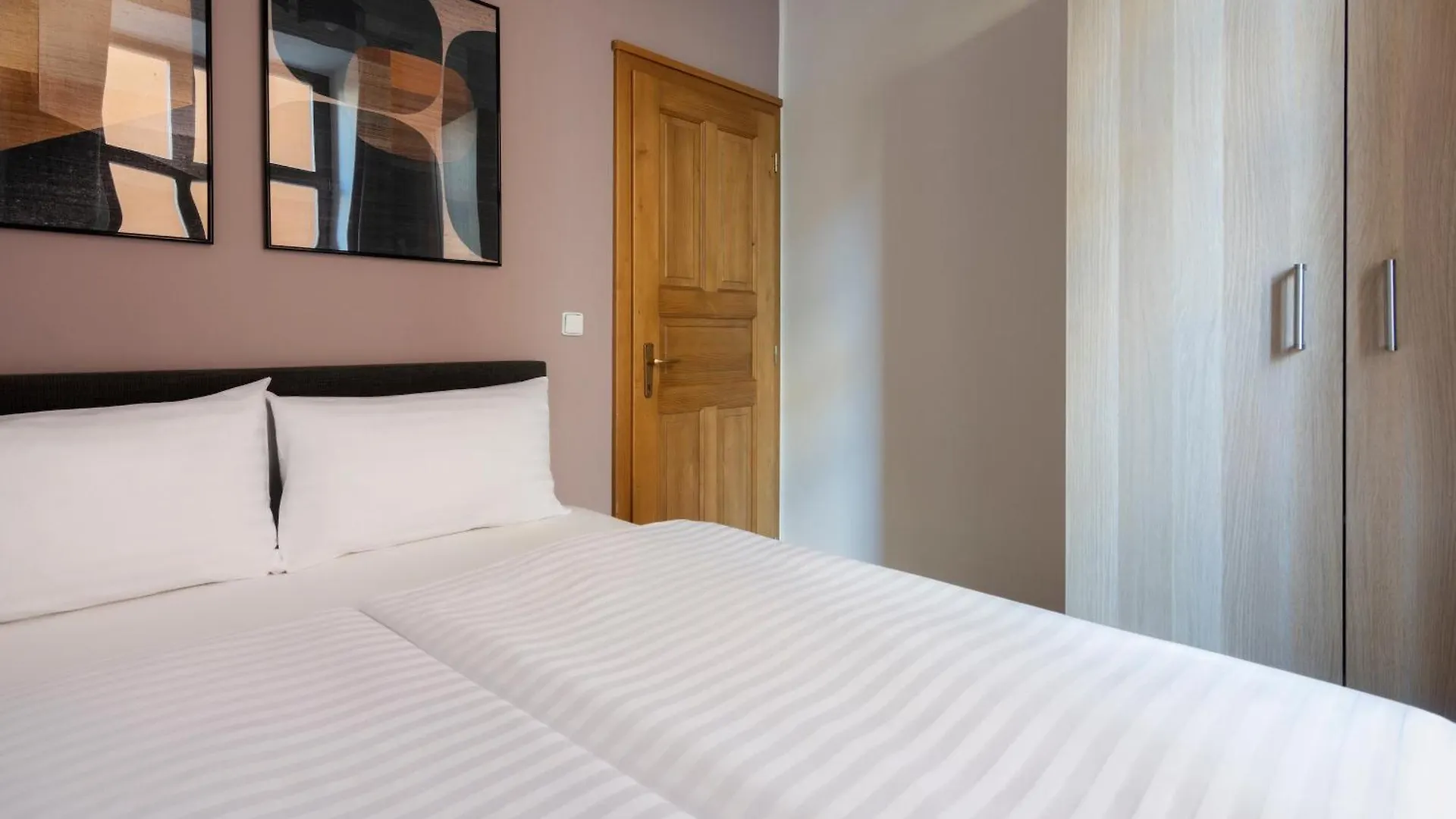 Apartahotel Bohemian Dreams Apartments And Suites By Dwellfort Praga