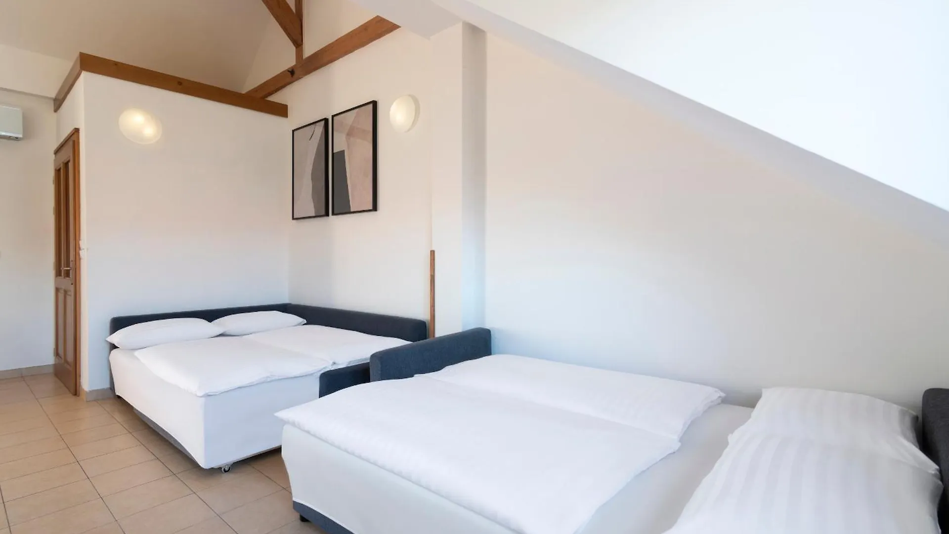 Apartahotel Bohemian Dreams Apartments And Suites By Dwellfort Praga