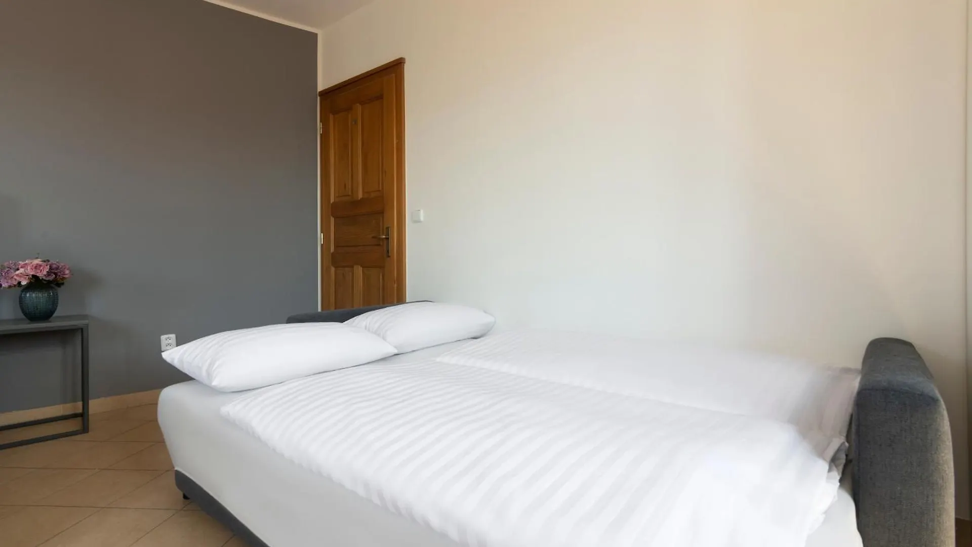 Bohemian Dreams Apartments And Suites By Dwellfort Praga Apartahotel