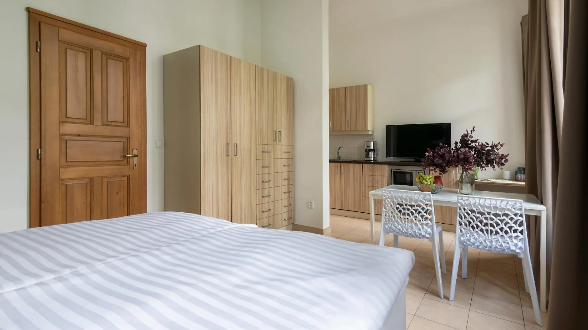 Bohemian Dreams Apartments And Suites By Dwellfort Прага Апарт-отель