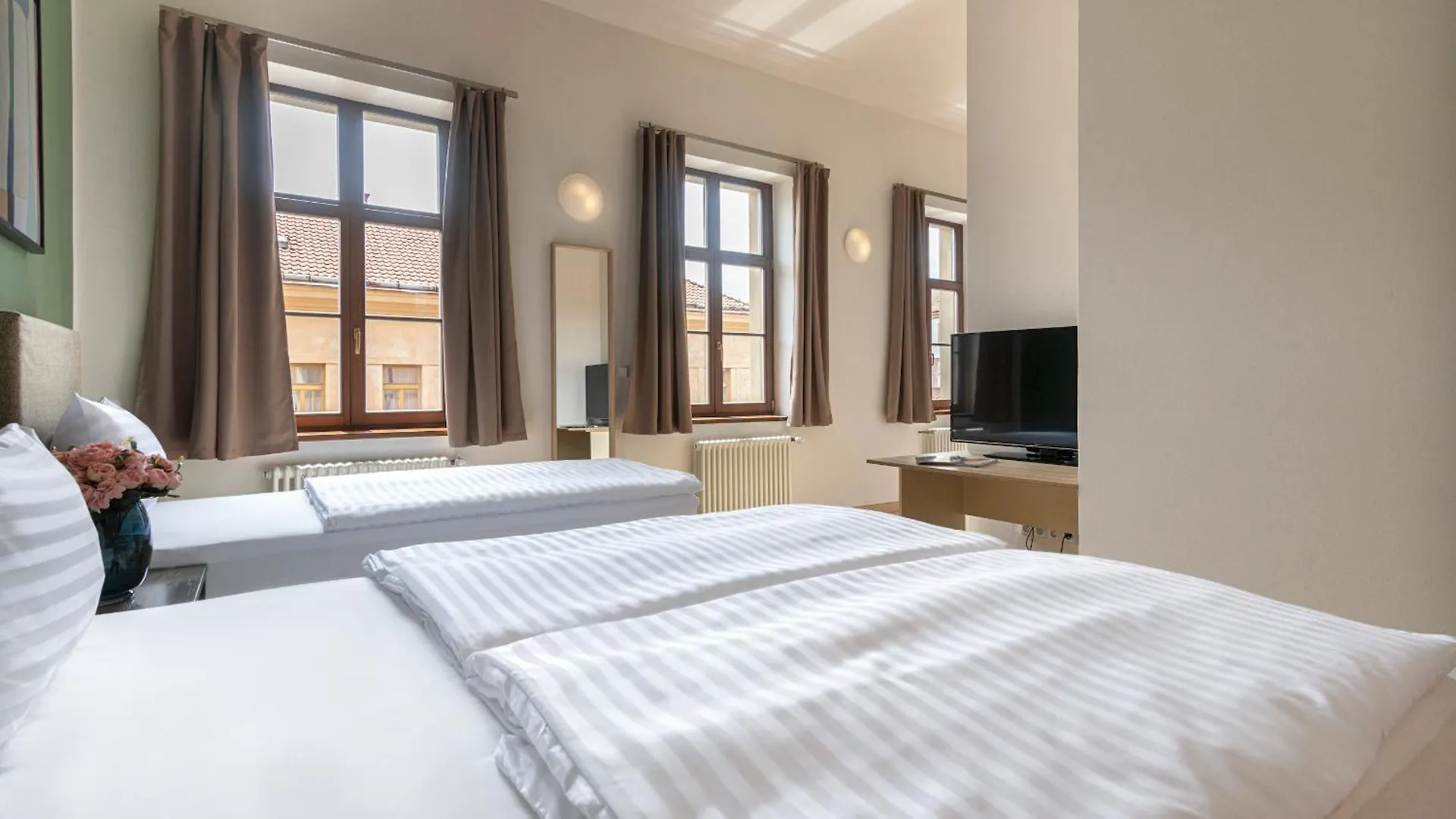 Bohemian Dreams Apartments And Suites By Dwellfort Praga